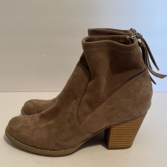 DV8 by Dolce Vita Jonah Stretch Bootie - Picture 6 of 15